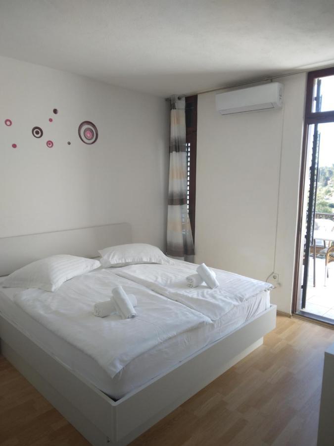 Ivanka Apartments Vrboska Zimmer foto